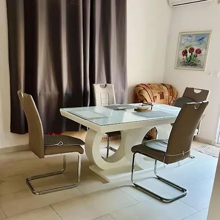 Apartment Center Oasis Retreat
